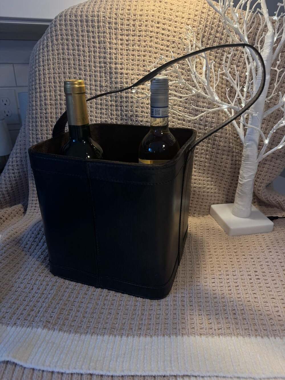 DecMode Dark Leather 4-Bottle Wine Holder with Carrying Handle
